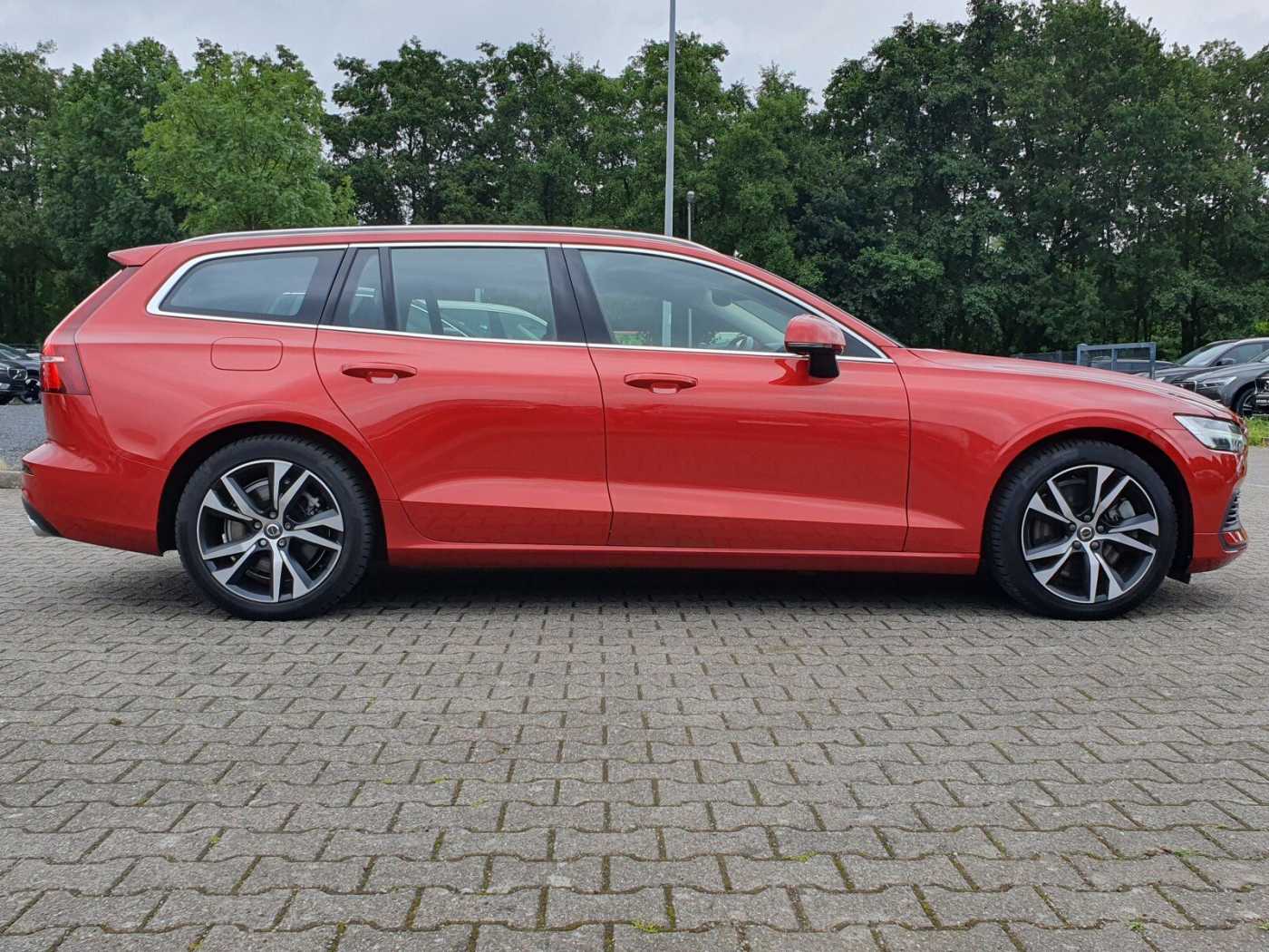 Volvo  T6 Twin Engine AWD Momentum Pro Navi/SHD/LED