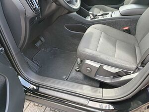 Volvo  D4 Autom. AWD Momentum Navi/Keyless-Start